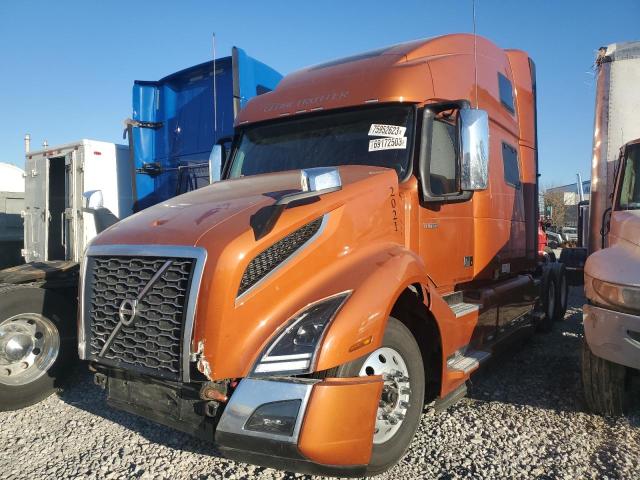 4V4NC9EH7PN622239 - 2023 VOLVO VN VNL ORANGE photo 2