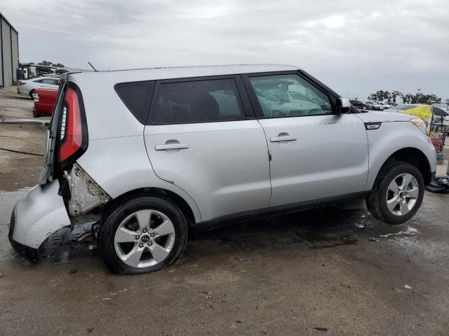 KNDJN2A2XH7467785 - 2017 KIA SOUL SILVER photo 3