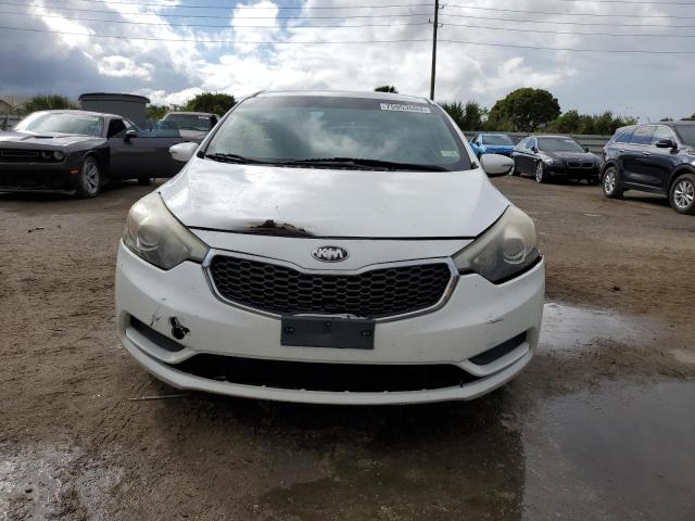 KNAFX4A69E5175600 - 2014 KIA FORTE LX WHITE photo 5