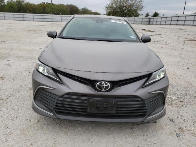 4T1C11AK4MU412903 - 2021 TOYOTA CAMRY LE GRAY photo 5