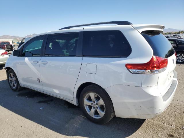 5TDKK3DC5DS327148 - 2013 TOYOTA SIENNA LE WHITE photo 2