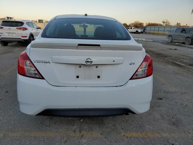 3N1CN7AP7JL801423 - 2018 NISSAN VERSA S WHITE photo 6