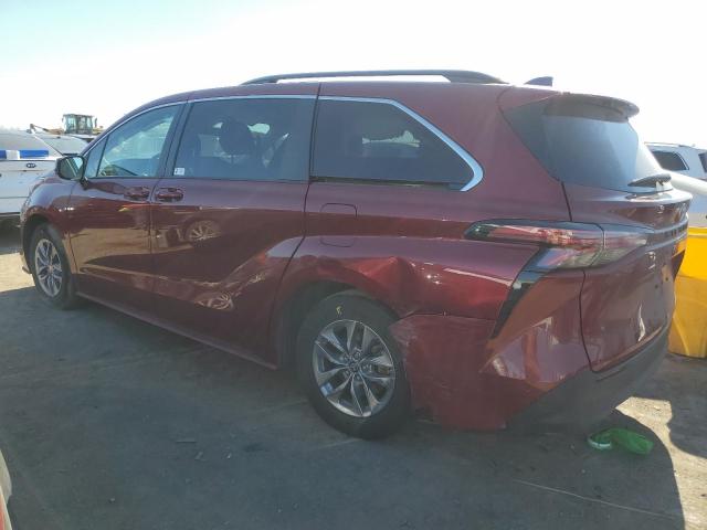 5TDKRKEC3NS134874 - 2022 TOYOTA SIENNA LE BURGUNDY photo 2