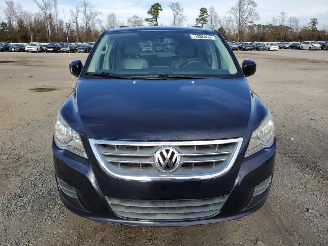 2V4RW3DG5BR670446 - 2011 VOLKSWAGEN ROUTAN SE BLACK photo 5