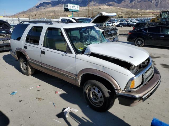 1GNDT13W4T2220031 - 1996 CHEVROLET BLAZER WHITE photo 4