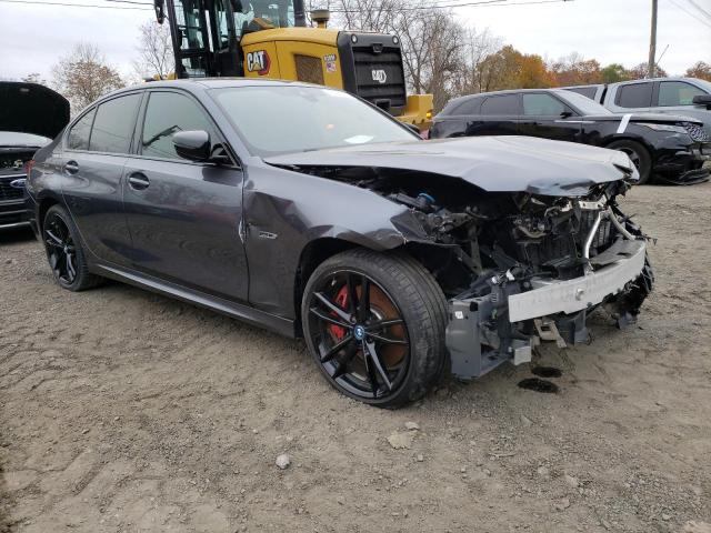 3MW5P9J0XN8C74403 - 2022 BMW 330XE Մոխրագույն լուսանկար 4