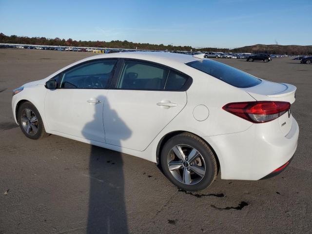 3KPFL4A71JE194857 - 2018 KIA FORTE LX WHITE photo 2