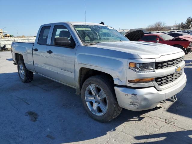 1GCVKPEC3JZ273300 - 2018 CHEVROLET SILVERADO K1500 CUSTOM SILVER photo 4