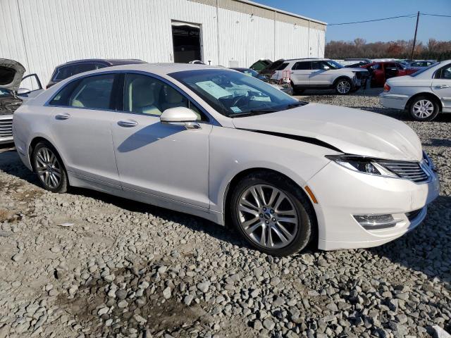 3LN6L2JK8FR619060 - 2015 LINCOLN MKZ WHITE photo 4