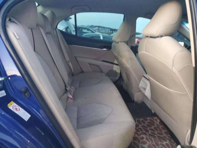 4T1B11HK6JU632525 - 2018 TOYOTA CAMRY L Көк фото 10