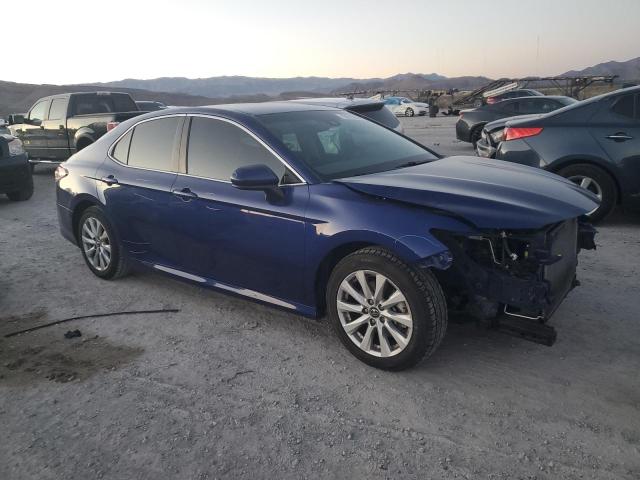 4T1B11HK6JU632525 - 2018 TOYOTA CAMRY L Көк фото 4