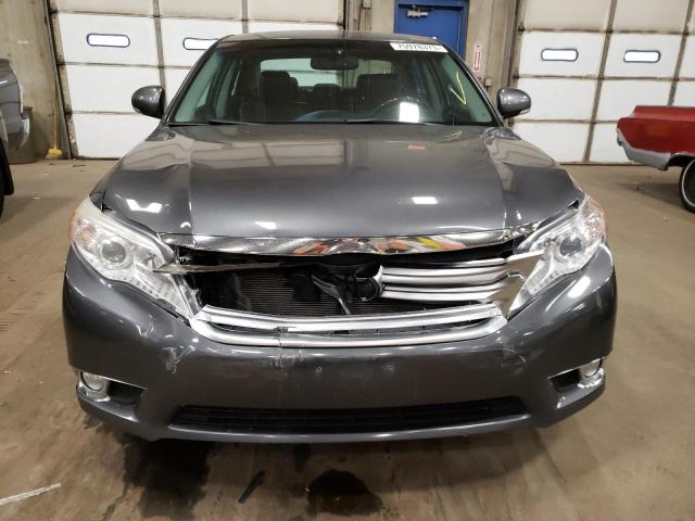 4T1BK3DB0BU428495 - 2011 TOYOTA AVALON BASE 灰色 照片 5