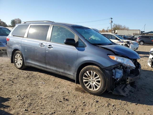 5TDYZ3DC5HS863545 - 2017 TOYOTA SIENNA XLE BLUE photo 4