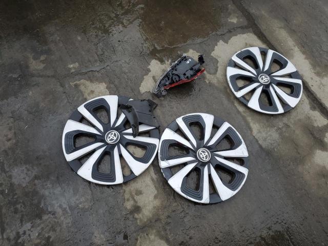 JTDKARFP6H3000884 - 2017 TOYOTA PRIUS PRIM 银色 照片 12