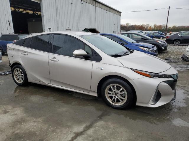 JTDKARFP6H3000884 - 2017 TOYOTA PRIUS PRIM 银色 照片 4