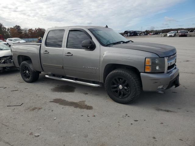 2GCEC13J971545538 - 2007 CHEVROLET SILVERADO C1500 CREW CAB SILVER photo 4