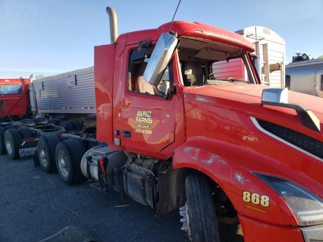 4V4NC9EH9KN211868 - 2019 VOLVO VN VNL RED photo 9