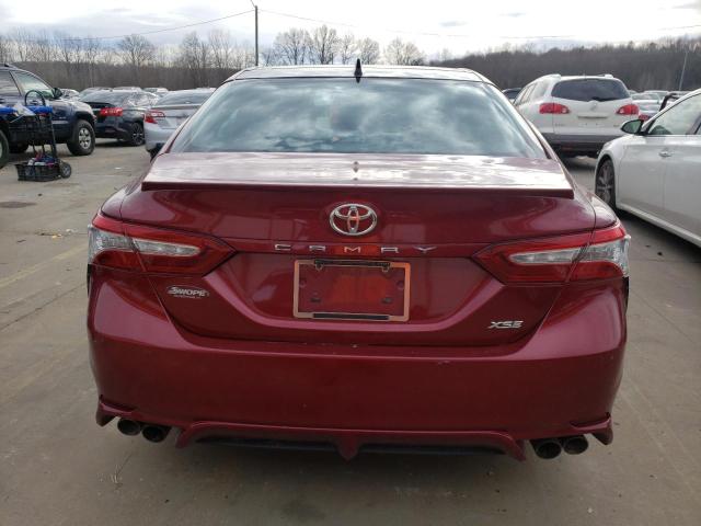 4T1B61HK8JU570062 - 2018 TOYOTA CAMRY XSE RED photo 6