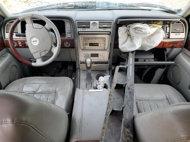 5LMFU28RX4LJ34783 - 2004 LINCOLN NAVIGATOR 银色 照片 8