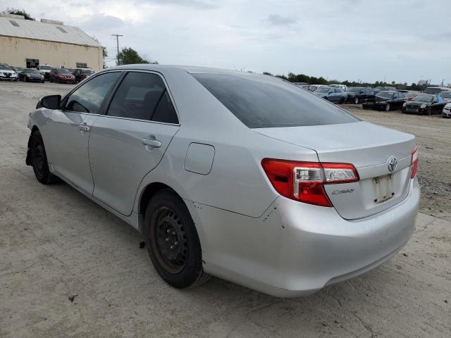 4T1BF1FKXDU640409 - 2013 TOYOTA CAMRY L SILVER photo 2