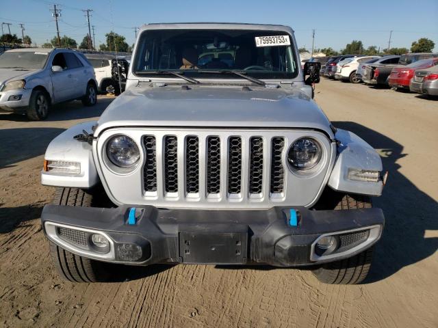 1C4JJXP60PW554554 - 2023 JEEP WRANGLER SAHARA 4XE SILVER photo 5