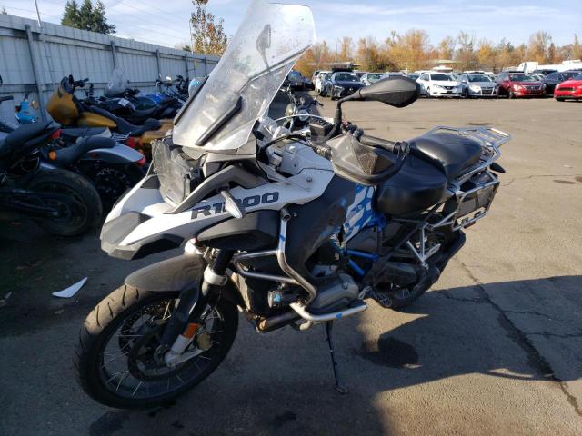 WB10A1201JZ953245 - 2018 BMW R1200 GS ADVENTURE WHITE photo 2