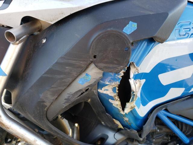 WB10A1201JZ953245 - 2018 BMW R1200 GS ADVENTURE WHITE photo 9