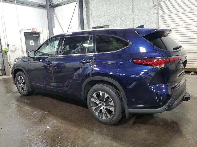 5TDGZRBH4NS586282 - 2022 TOYOTA HIGHLANDER XLE BLUE photo 2