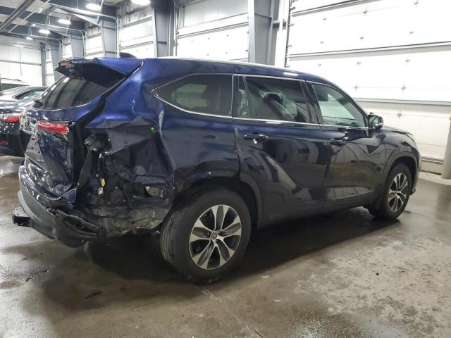 5TDGZRBH4NS586282 - 2022 TOYOTA HIGHLANDER XLE BLUE photo 3
