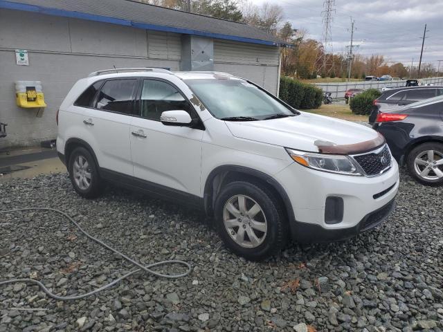 5XYKT4A70EG475281 - 2014 KIA SORENTO LX WHITE photo 4