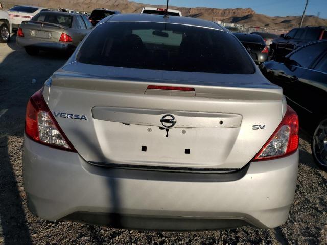 3N1CN7AP7JL883153 - 2018 NISSAN VERSA S SILVER photo 6