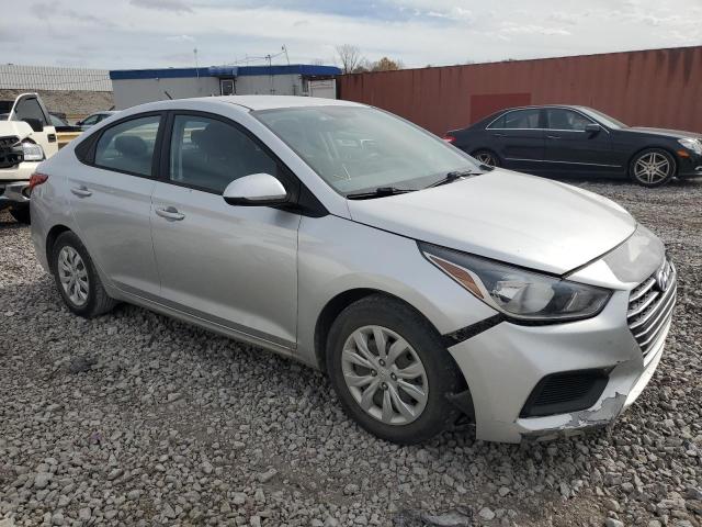 3KPC24A3XKE065164 - 2019 HYUNDAI ACCENT SE SILVER photo 4