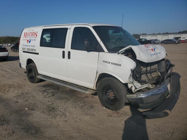 1GCWGAFG1J1912714 - 2018 CHEVROLET EXPRESS G2 WHITE photo 4