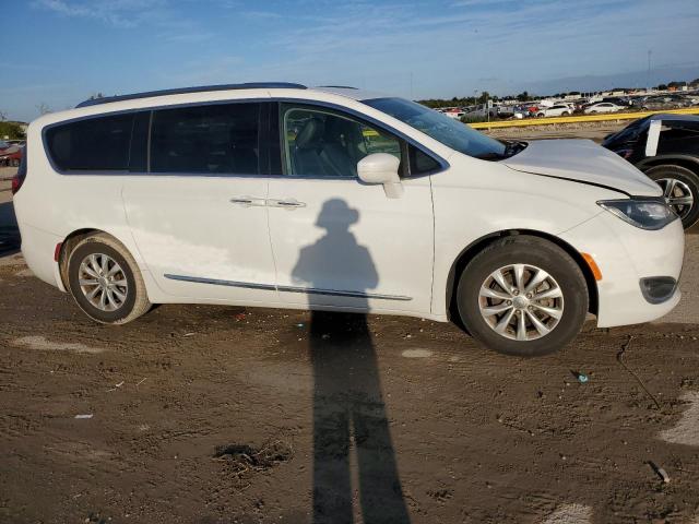 2C4RC1BG3KR554527 - 2019 CHRYSLER PACIFICA TOURING L WHITE photo 4