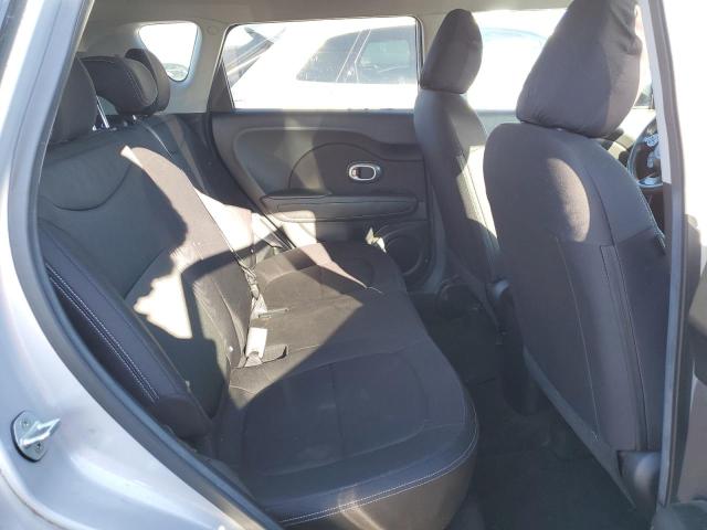 KNDJN2A23F7813835 - 2015 KIA SOUL SILVER photo 11