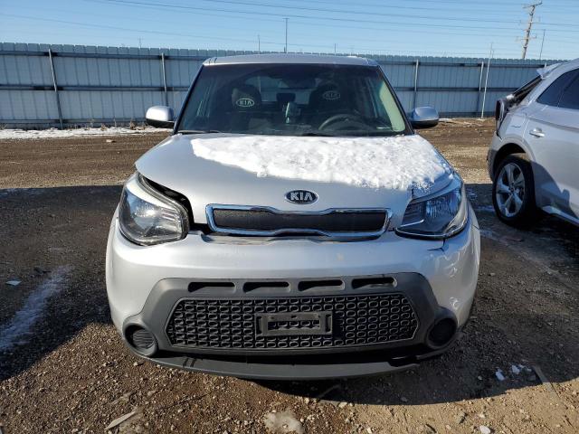 KNDJN2A23F7813835 - 2015 KIA SOUL SILVER photo 5