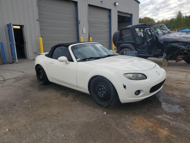 JM1NC25F170134970 - 2007 MAZDA MX-5 MIATA WHITE photo 4