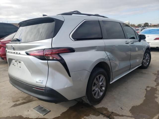 5TDYRKEC8MS022368 - 2021 TOYOTA SIENNA XLE SILVER photo 3