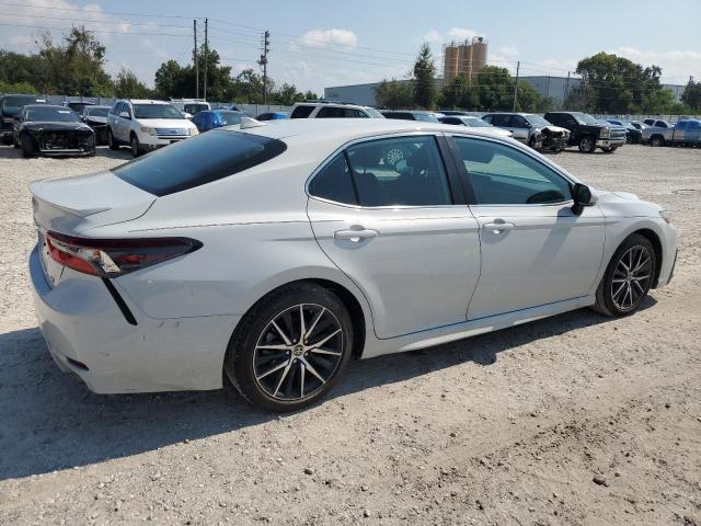4T1G11AK1RU224008 - 2024 TOYOTA CAMRY SE NIGHT SHADE WHITE photo 3