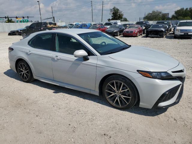 4T1G11AK1RU224008 - 2024 TOYOTA CAMRY SE NIGHT SHADE WHITE photo 4