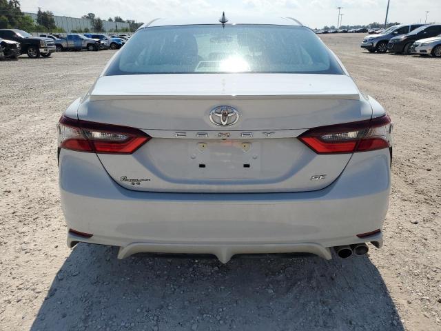 4T1G11AK1RU224008 - 2024 TOYOTA CAMRY SE NIGHT SHADE WHITE photo 6