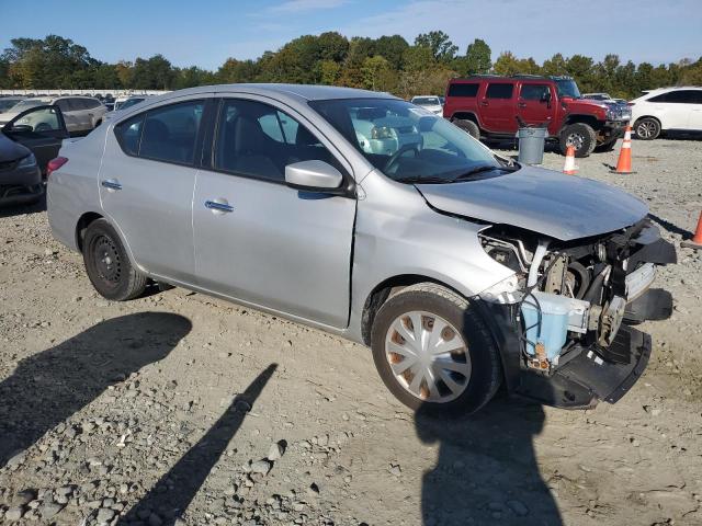 3N1CN7AP1GL899437 - 2016 NISSAN VERSA S SILVER photo 4