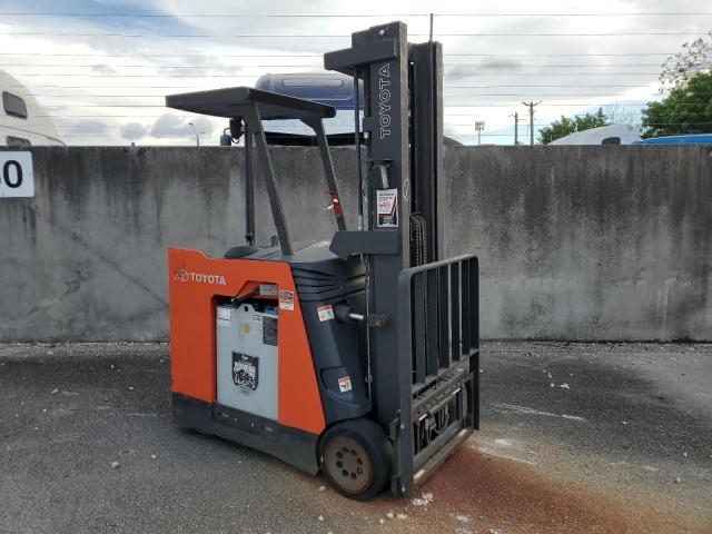 1A387101 - 2012 CLARK FORKLIFT FORKLIFT RED photo 1