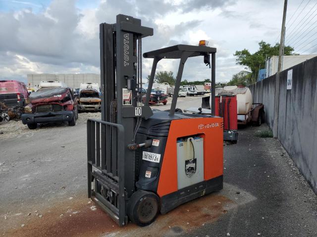 1A387101 - 2012 CLARK FORKLIFT FORKLIFT RED photo 2