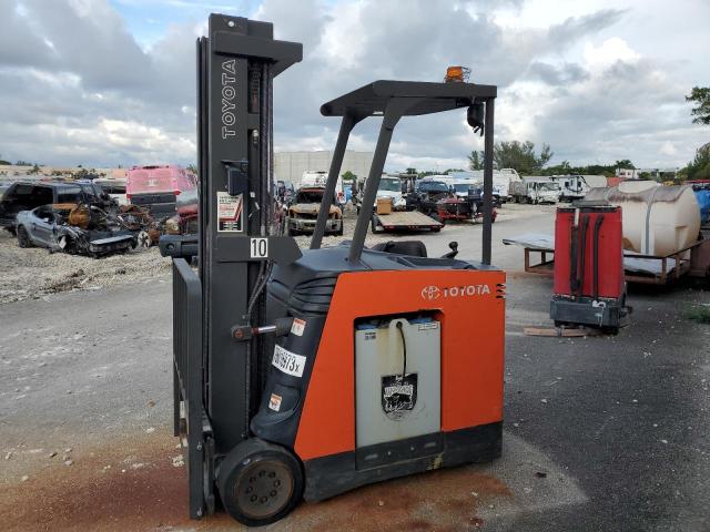 1A387101 - 2012 CLARK FORKLIFT FORKLIFT RED photo 3