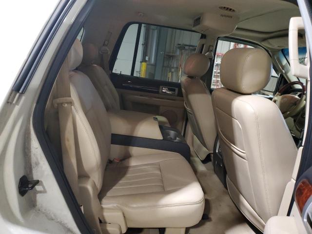 5LMFU28505LJ00446 - 2005 LINCOLN NAVIGATOR თეთრი ფოტო 11