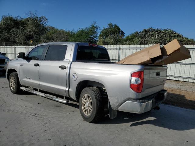 5TFEY5F14JX230371 - 2018 TOYOTA TUNDRA CREWMAX SR5 SILVER photo 2