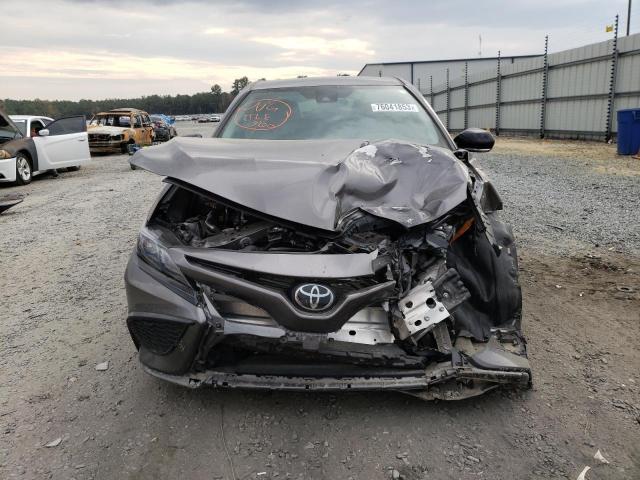 4T1G11AK7PU753430 - 2023 TOYOTA CAMRY SE NIGHT SHADE GRAY photo 5