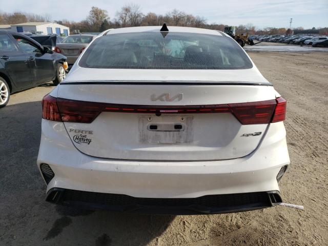 3KPF54AD9NE426143 - 2022 KIA FORTE GT LINE WHITE photo 6