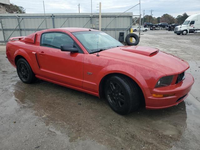 1ZVFT82H855132126 - 2005 FORD MUSTANG GT RED photo 4